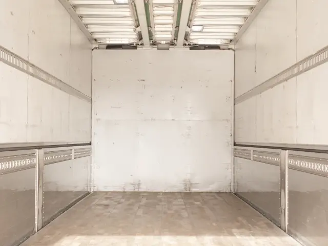 いすゞ ギガ QPG-CYJ77BA(8x4)の写真12