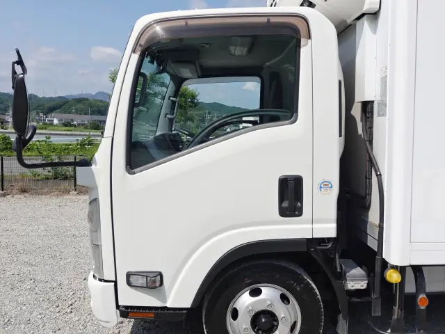 いすゞ エルフ TRG-LPR85AN(2WD)の写真9