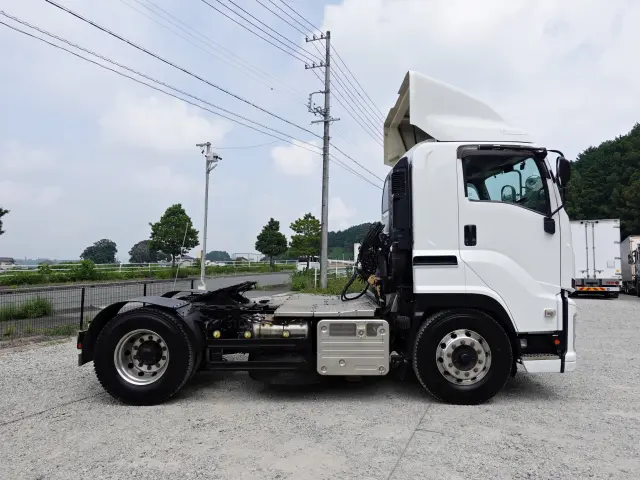 いすゞ ギガ 2PG-EXD52CE(2WD)の写真5