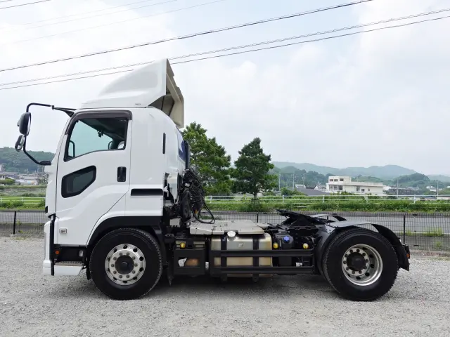 いすゞ ギガ 2PG-EXD52CE(2WD)の写真7