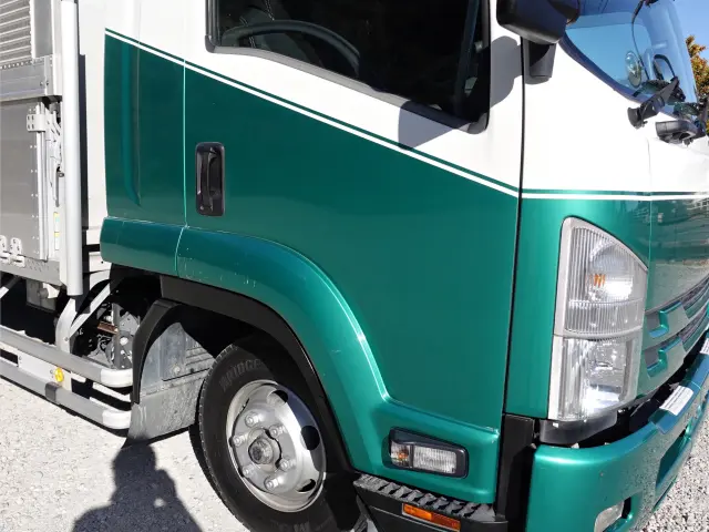 いすゞ フォワード TKG-FRR90S2(2WD)の写真5