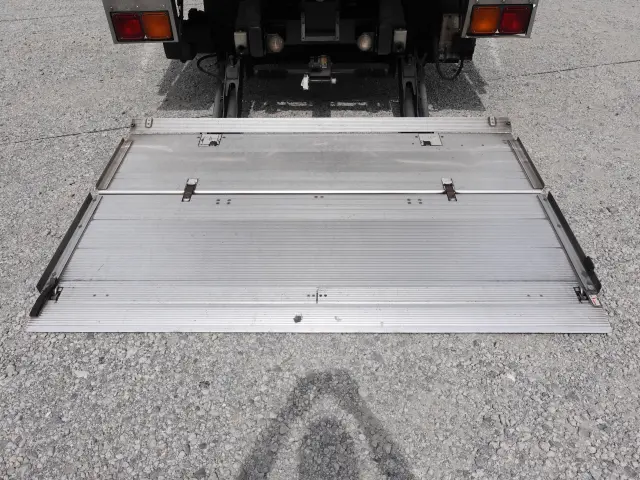 いすゞ フォワード TKG-FRR90T2(2WD)の写真16