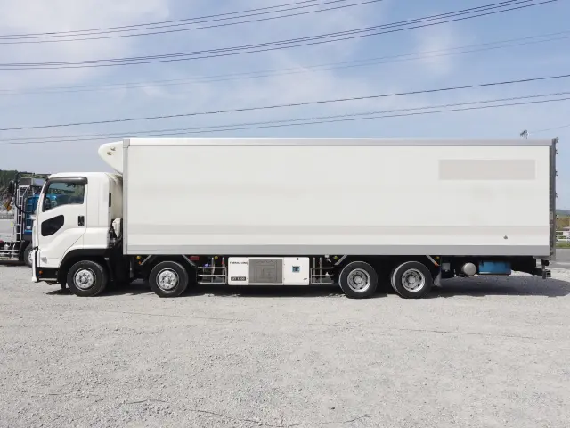 いすゞ ギガ QKG-CYJ77BA(8x4)の写真13