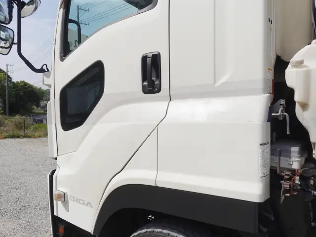 いすゞ ギガ QKG-CYJ77BA(8x4)の写真14