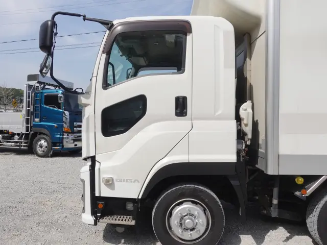 いすゞ ギガ QKG-CYJ77BA(8x4)の写真15