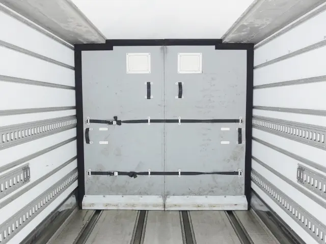 いすゞ ギガ QKG-CYJ77BA(8x4)の写真17