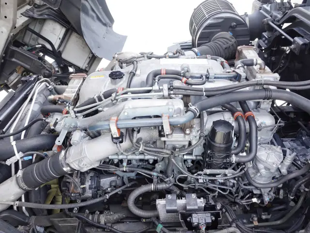 いすゞ ギガ QKG-CYJ77BA(8x4)の写真20