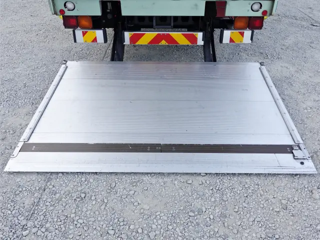 いすゞ フォワード TKG-FRR90T2(2WD)の写真10