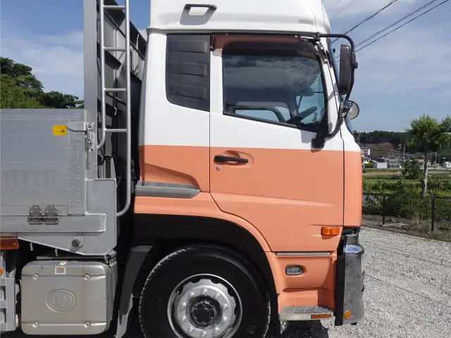 UD クオン LKG-CD5ZA(6x2)の写真4