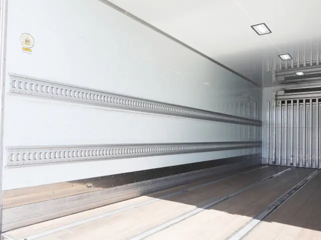 いすゞ フォワード TKG-FRR90T2(2WD)の写真16