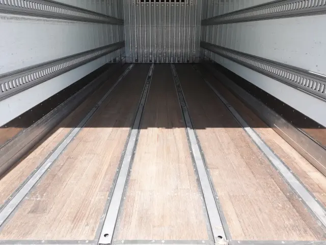 いすゞ フォワード TKG-FRR90T2(2WD)の写真18