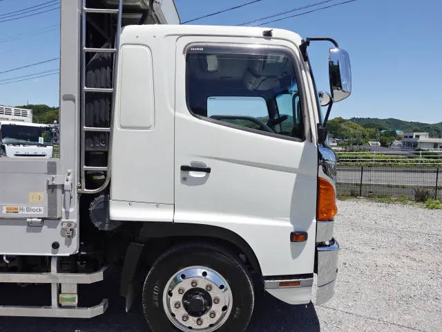 日野 レンジャー ADG-FE7JKWA(2WD)の写真7