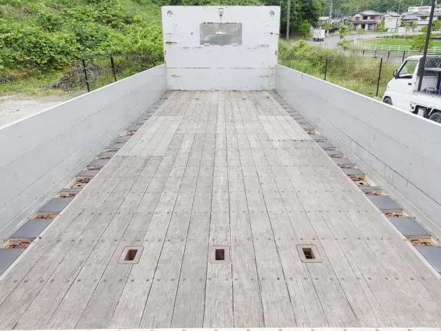 いすゞ フォワード LKG-FVZ34U2(6x4)の写真10