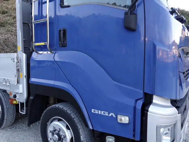 いすゞ ギガ QPG-CYJ77B(8x4)の写真4