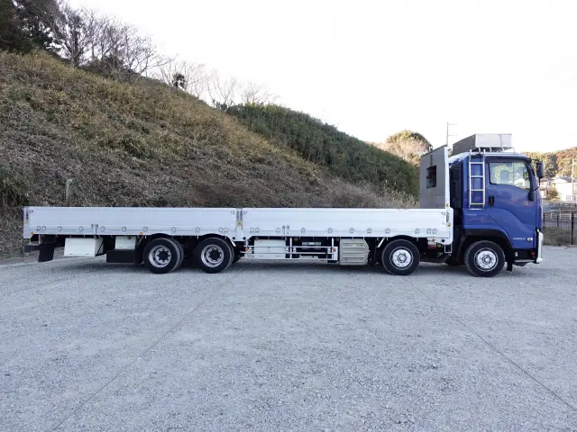 いすゞ ギガ QPG-CYJ77B(8x4)の写真6