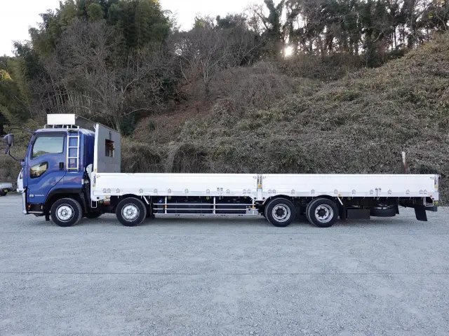 いすゞ ギガ QPG-CYJ77B(8x4)の写真10