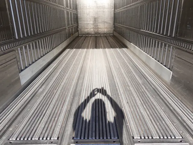 いすゞ ギガ QKG-CYJ77B(8x4)の写真13