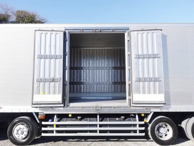 いすゞ ギガ QKG-CYJ77B(8x4)の写真15