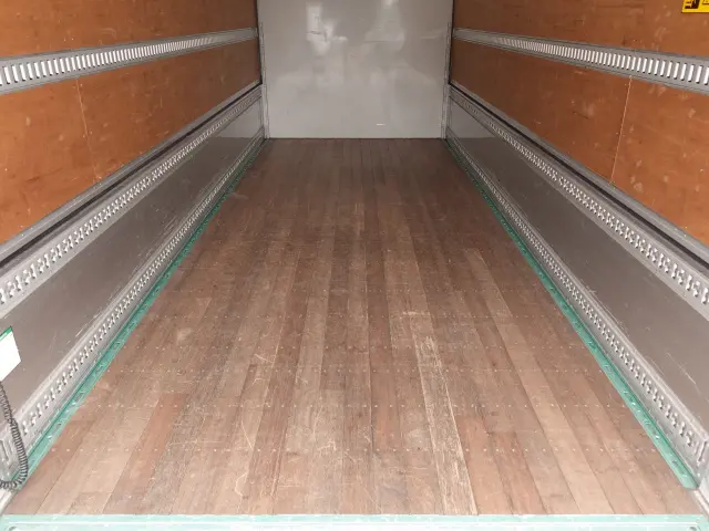 いすゞ フォワード 2RG-FRR90T2(2WD)の写真17