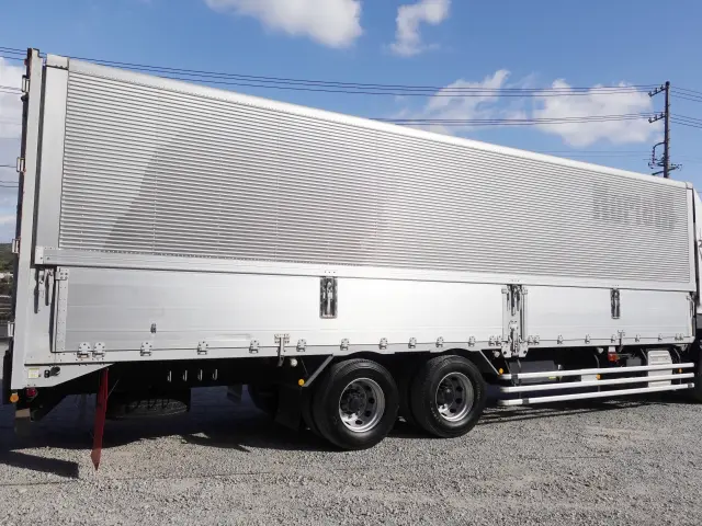 いすゞ ギガ QKG-CYL77A(6x2)の写真5