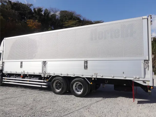 いすゞ ギガ QKG-CYL77A(6x2)の写真7