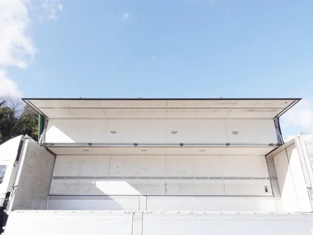 いすゞ ギガ QKG-CYL77A(6x2)の写真10