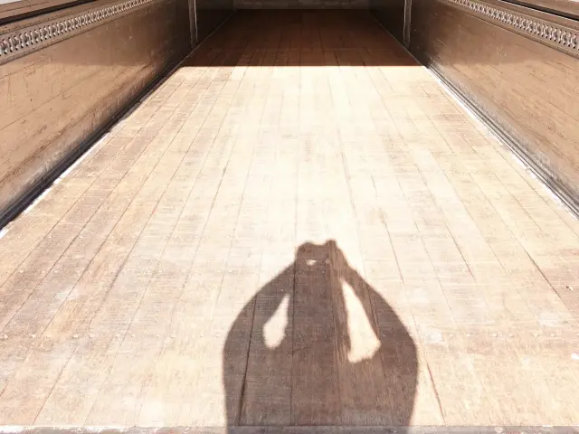 いすゞ ギガ QKG-CYL77A(6x2)の写真13