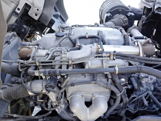 いすゞ ギガ QKG-CYL77A(6x2)の写真14