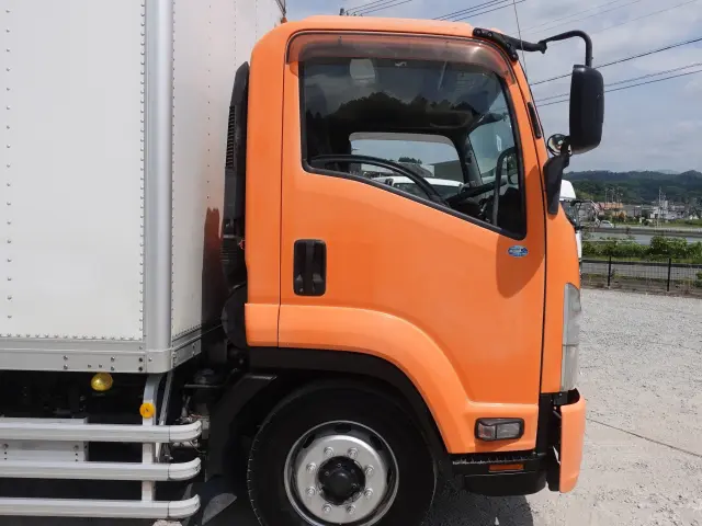 いすゞ フォワード LKG-FTR90T2(2WD)の写真4
