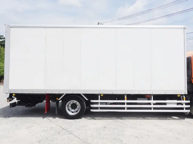いすゞ フォワード LKG-FTR90T2(2WD)の写真5