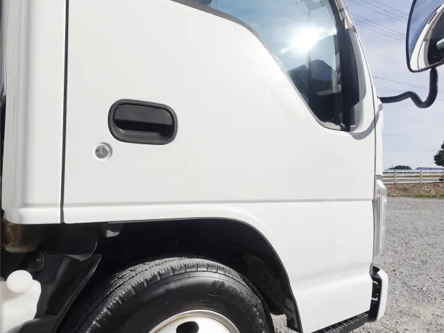 いすゞ エルフ BKG-AKR85AN(2WD)の写真8