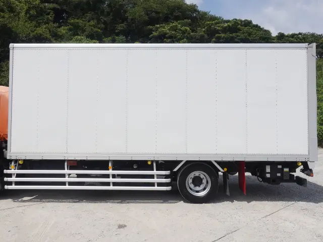 いすゞ フォワード LKG-FTR90T2(2WD)の写真8