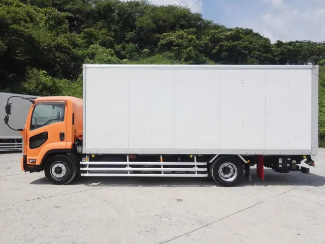 いすゞ フォワード LKG-FTR90T2(2WD)の写真9