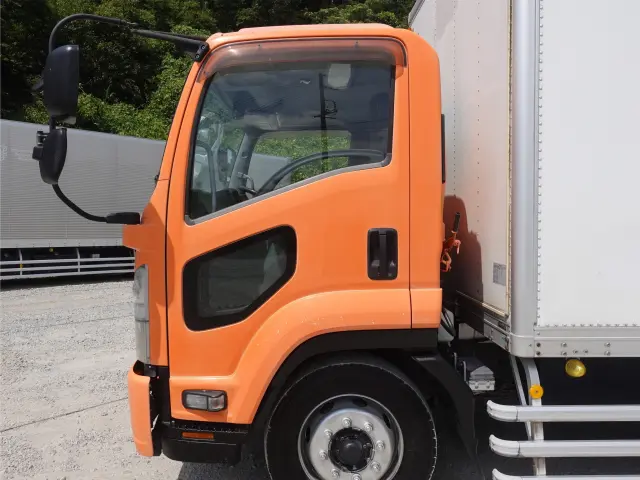 いすゞ フォワード LKG-FTR90T2(2WD)の写真10