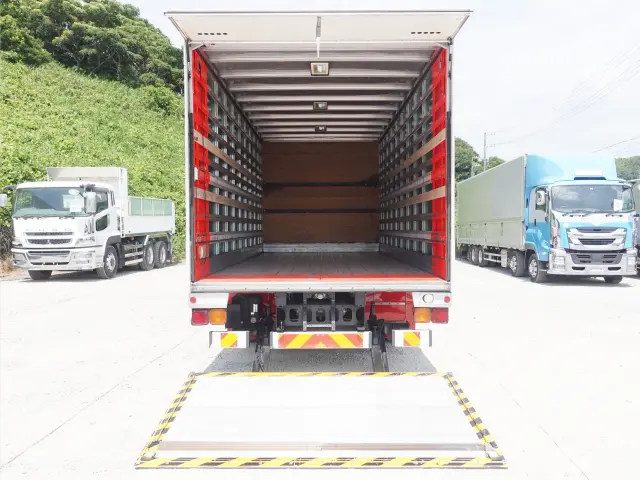 いすゞ フォワード LKG-FTR90T2(2WD)の写真11