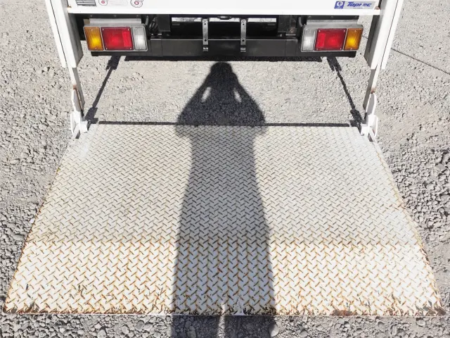 いすゞ エルフ BKG-AKR85AN(2WD)の写真18