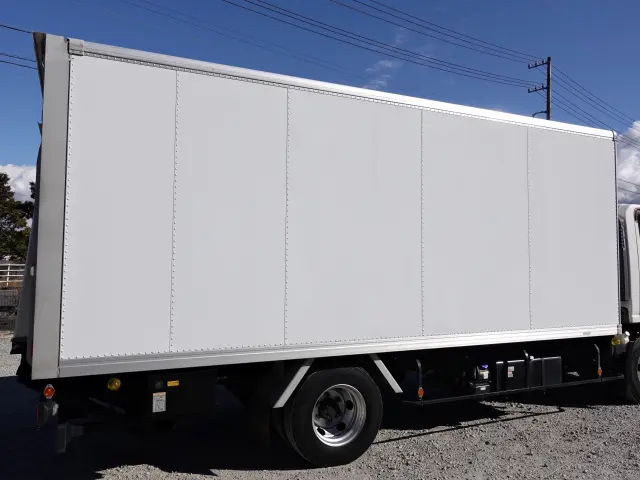 いすゞ エルフ 2RG-NPR88YN(2WD)の写真9