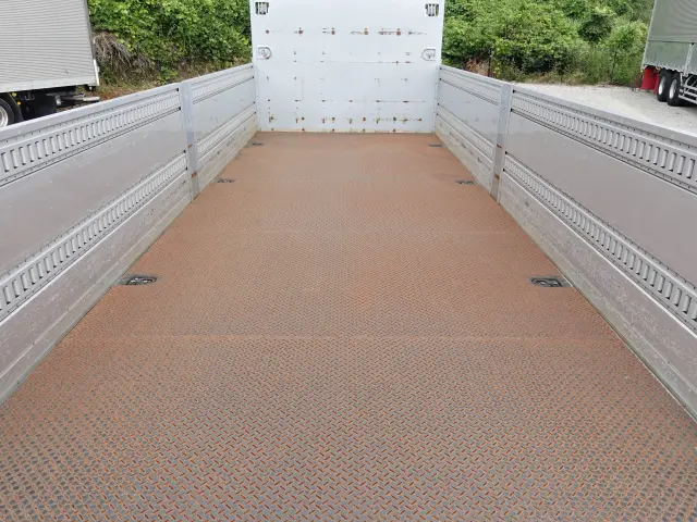 いすゞ フォワード 2PG-FRR90S2(2WD)の写真12