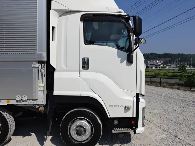 いすゞ ギガ 2PG-CYJ77C(8x4)の写真4