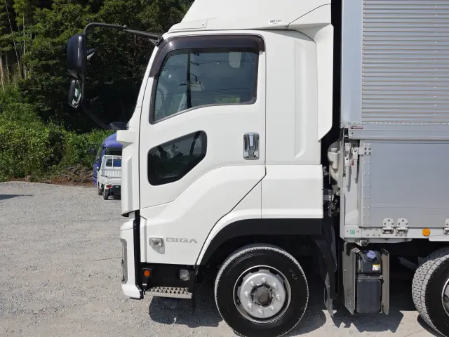 いすゞ ギガ 2PG-CYJ77C(8x4)の写真8
