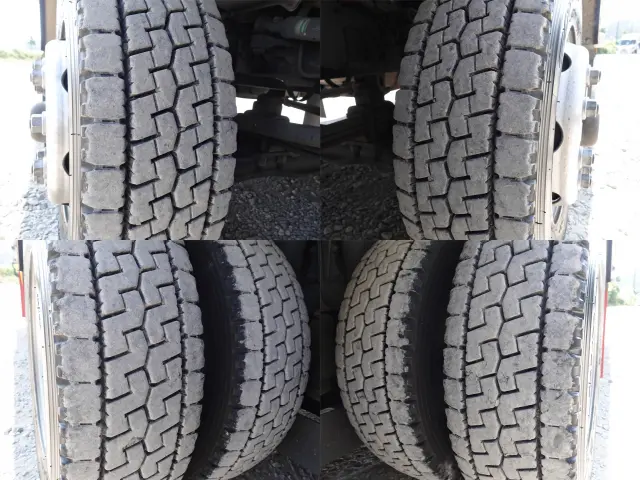 いすゞ ギガ 2PG-CYJ77C(8x4)の写真11