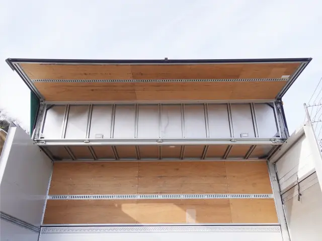 いすゞ フォワード 2RG-FRR90T2(2WD)の写真15