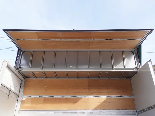 いすゞ フォワード 2RG-FRR90T2(2WD)の写真16