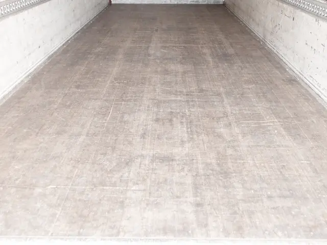 いすゞ フォワード SKG-FSR90T2(2WD)の写真12