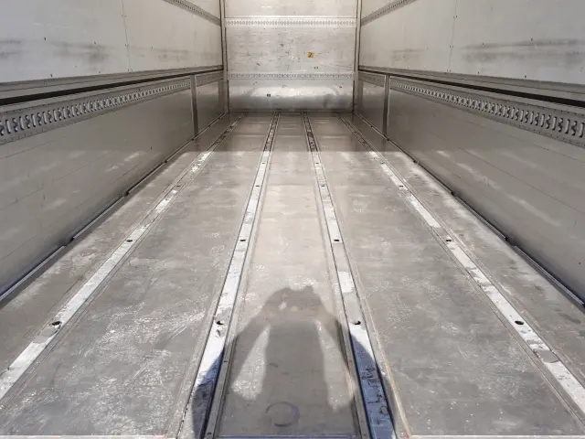 日野 プロフィア QPG-FR1EPEA(6x2)の写真19