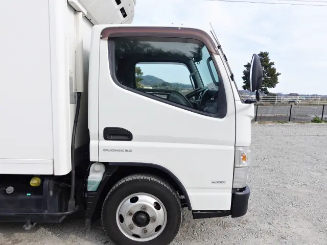 三菱 キャンター TPG-FEA50(2WD)の写真8