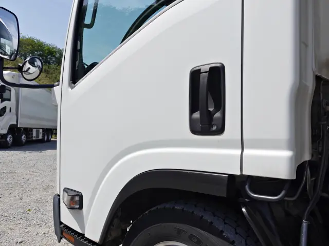 いすゞ エルフ BKG-NPR85AN(2WD)の写真13