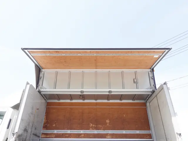 いすゞ エルフ BKG-NPR85AN(2WD)の写真15