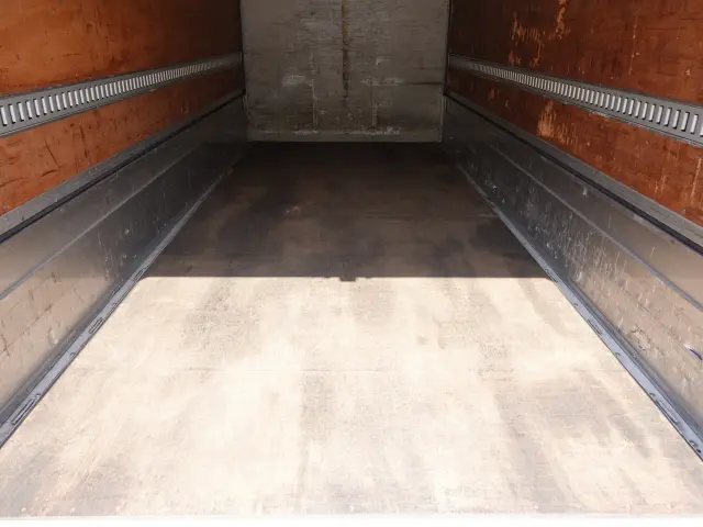 いすゞ エルフ BKG-NPR85AN(2WD)の写真17