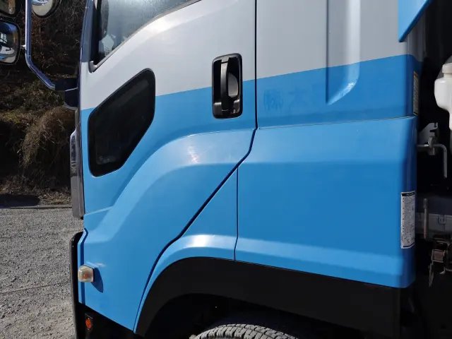 いすゞ ギガ QPG-CYJ77B(8x4)の写真11